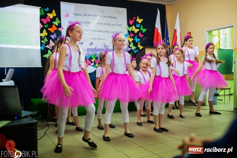 Zdjęcie w galerii na portalu naszraciborz.pl: Szkoła w Wojnowicach obchodzi 115-lecie powstania. Dziś jubilatka witała zacnych gości wiadomości z regionu