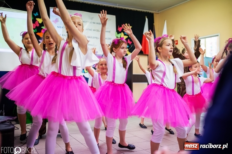 Zdjęcie w galerii na portalu naszraciborz.pl: Szkoła w Wojnowicach obchodzi 115-lecie powstania. Dziś jubilatka witała zacnych gości wiadomości z regionu