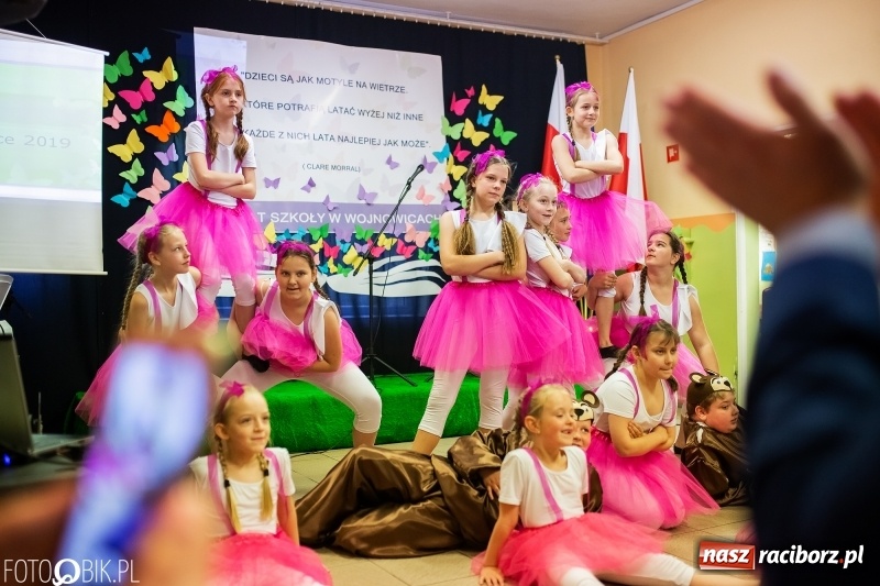 Zdjęcie w galerii na portalu naszraciborz.pl: Szkoła w Wojnowicach obchodzi 115-lecie powstania. Dziś jubilatka witała zacnych gości wiadomości z regionu