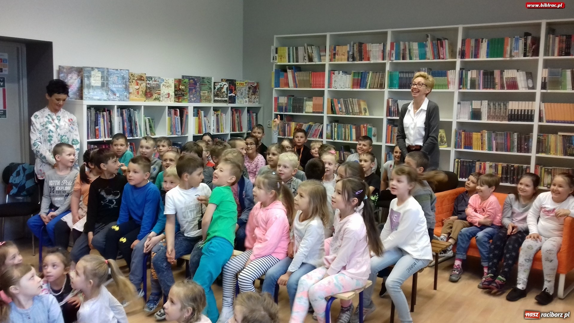 Zdjęcie w galerii na portalu naszraciborz.pl: Z Brazylii wprost do Raciborza. Autorka Tupcia Chrupcia w bibliotece wiadomości z regionu