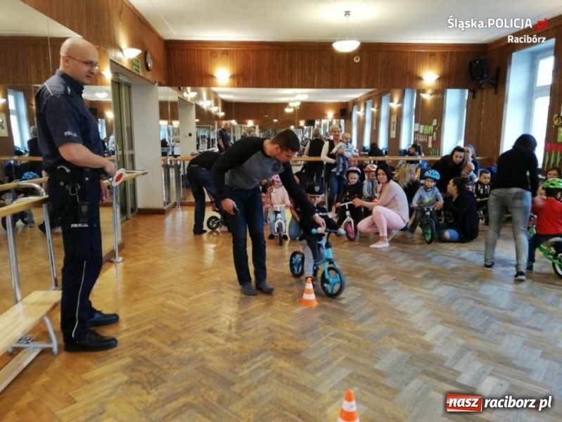 Zdjęcie w galerii na portalu naszraciborz.pl: Rowerowy turniej dla najmłodszych pod okiem dzielnicowych wiadomości z regionu