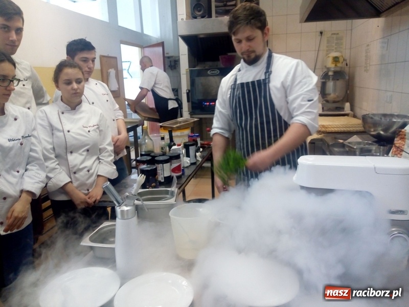 Zdjęcie w galerii na portalu naszraciborz.pl: Uczniowie CKZiU nr 1 praktykują u najlepszych  wiadomości z regionu