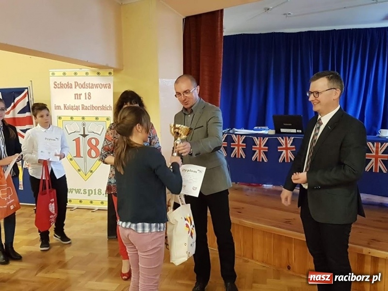 Zdjęcie w galerii na portalu naszraciborz.pl: Raciborzanie zwycięzcami wojewódzkich konkursów językowych w Szkole Podstawowej nr 18 wiadomości z regionu