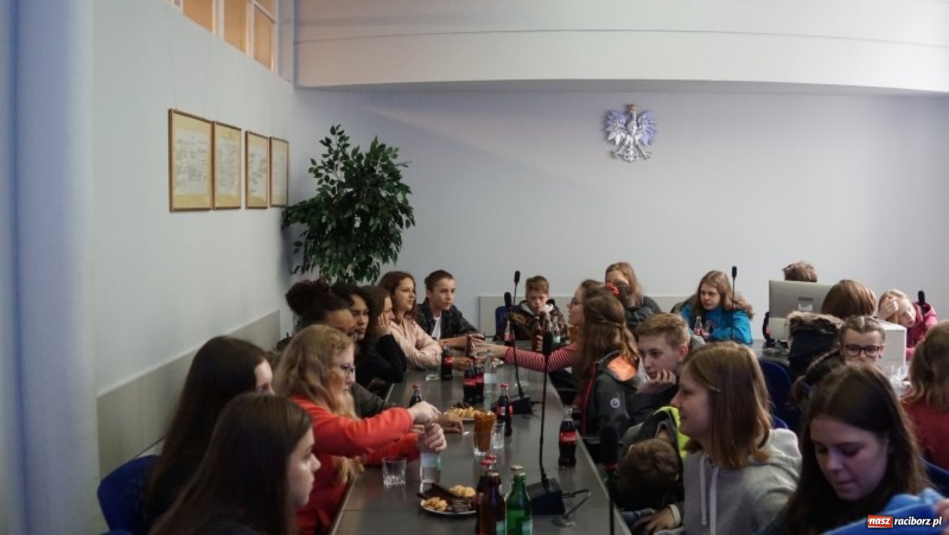 Zdjęcie w galerii na portalu naszraciborz.pl: Zwiedzanie miasta i selfie z prezydentem, czyli wizyta uczniów z Roth w Raciborzu wiadomości z regionu