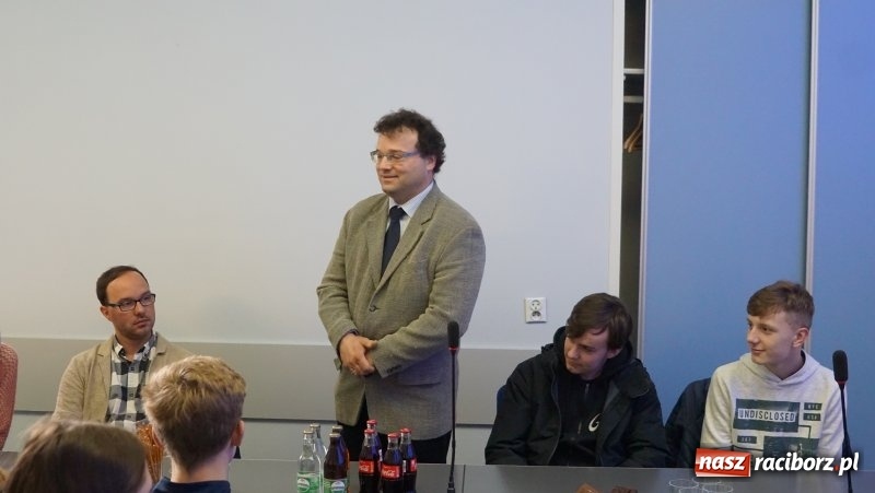 Zdjęcie w galerii na portalu naszraciborz.pl: Zwiedzanie miasta i selfie z prezydentem, czyli wizyta uczniów z Roth w Raciborzu wiadomości z regionu