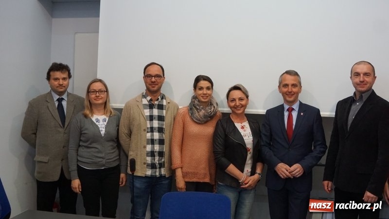 Zdjęcie w galerii na portalu naszraciborz.pl: Zwiedzanie miasta i selfie z prezydentem, czyli wizyta uczniów z Roth w Raciborzu wiadomości z regionu