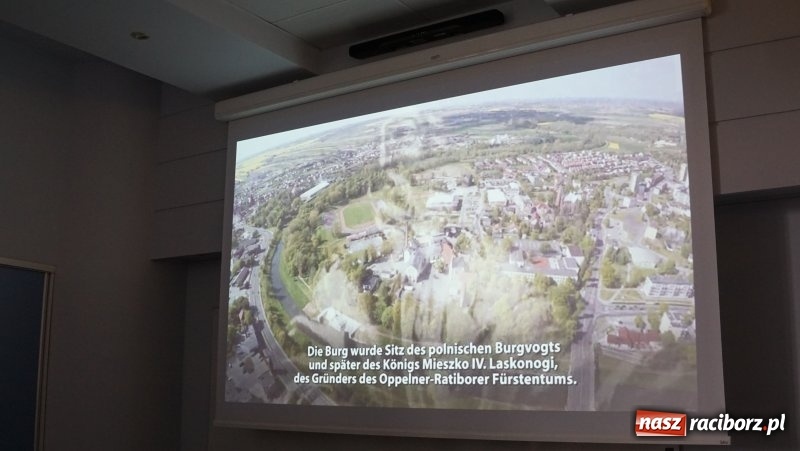 Zdjęcie w galerii na portalu naszraciborz.pl: Zwiedzanie miasta i selfie z prezydentem, czyli wizyta uczniów z Roth w Raciborzu wiadomości z regionu