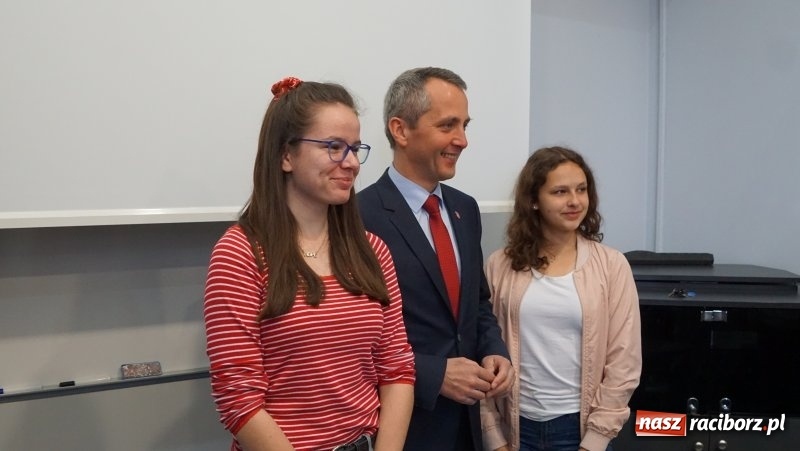 Zdjęcie w galerii na portalu naszraciborz.pl: Zwiedzanie miasta i selfie z prezydentem, czyli wizyta uczniów z Roth w Raciborzu wiadomości z regionu