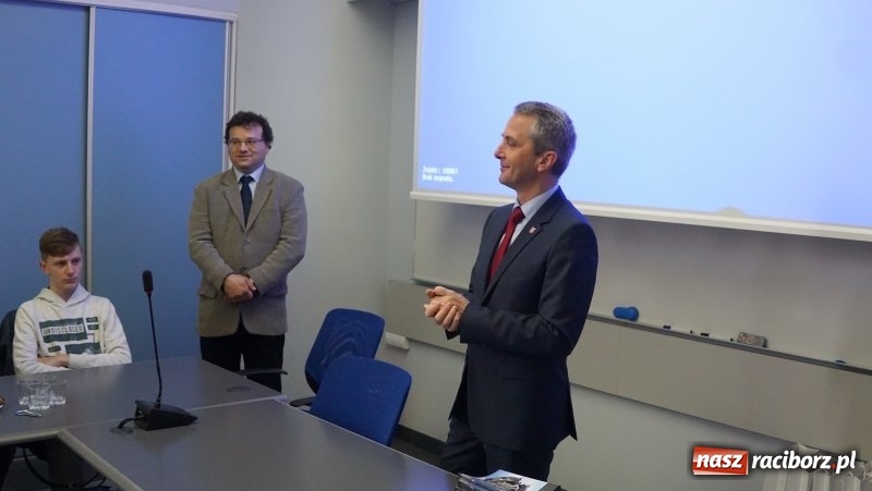 Zdjęcie w galerii na portalu naszraciborz.pl: Zwiedzanie miasta i selfie z prezydentem, czyli wizyta uczniów z Roth w Raciborzu wiadomości z regionu