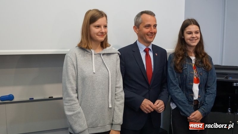 Zdjęcie w galerii na portalu naszraciborz.pl: Zwiedzanie miasta i selfie z prezydentem, czyli wizyta uczniów z Roth w Raciborzu wiadomości z regionu