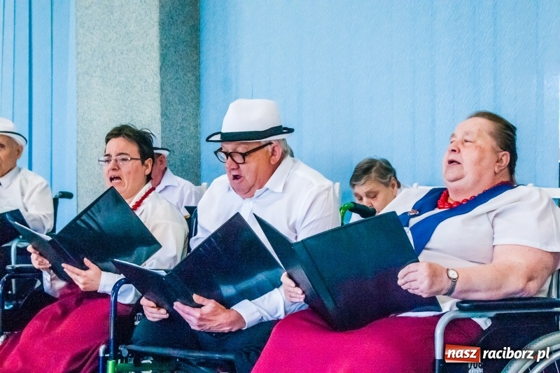 Zdjęcie w galerii na portalu naszraciborz.pl: DPS Złota Jesień zorganizował Dzień Otwarty wiadomości z regionu