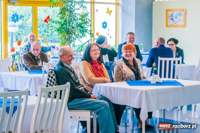 Zdjęcie w galerii na portalu naszraciborz.pl: DPS Złota Jesień zorganizował Dzień Otwarty wiadomości z regionu