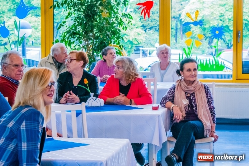 Zdjęcie w galerii na portalu naszraciborz.pl: DPS Złota Jesień zorganizował Dzień Otwarty wiadomości z regionu