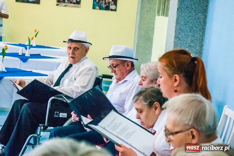 Zdjęcie w galerii na portalu naszraciborz.pl: DPS Złota Jesień zorganizował Dzień Otwarty wiadomości z regionu