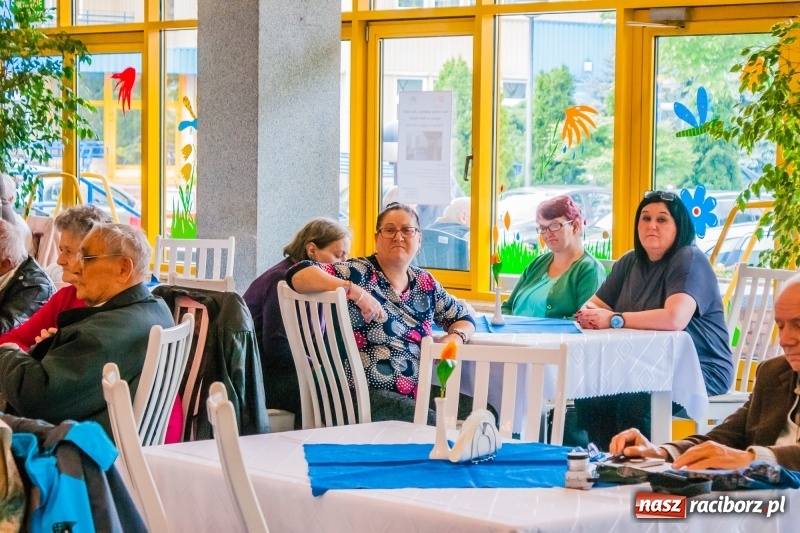 Zdjęcie w galerii na portalu naszraciborz.pl: DPS Złota Jesień zorganizował Dzień Otwarty wiadomości z regionu