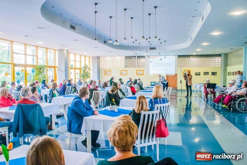 Zdjęcie w galerii na portalu naszraciborz.pl: DPS Złota Jesień zorganizował Dzień Otwarty wiadomości z regionu