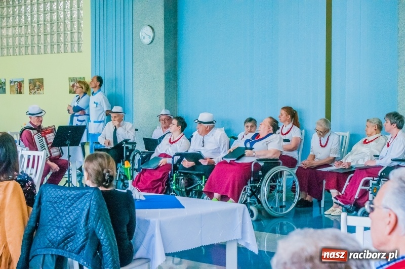 Zdjęcie w galerii na portalu naszraciborz.pl: DPS Złota Jesień zorganizował Dzień Otwarty wiadomości z regionu