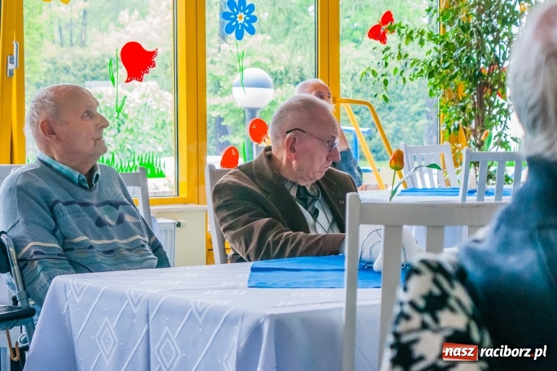 Zdjęcie w galerii na portalu naszraciborz.pl: DPS Złota Jesień zorganizował Dzień Otwarty wiadomości z regionu