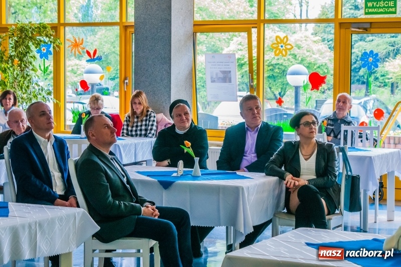 Zdjęcie w galerii na portalu naszraciborz.pl: DPS Złota Jesień zorganizował Dzień Otwarty wiadomości z regionu