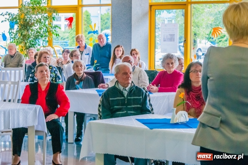 Zdjęcie w galerii na portalu naszraciborz.pl: DPS Złota Jesień zorganizował Dzień Otwarty wiadomości z regionu