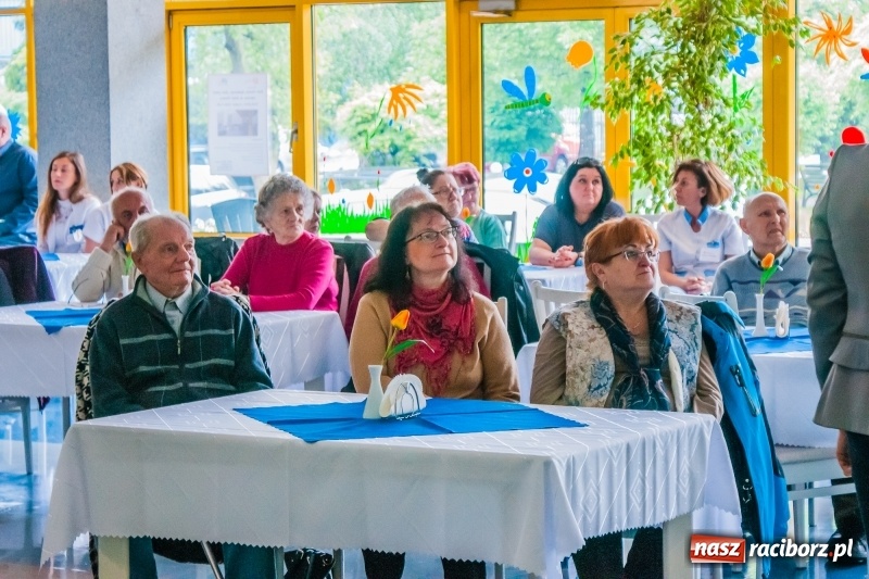 Zdjęcie w galerii na portalu naszraciborz.pl: DPS Złota Jesień zorganizował Dzień Otwarty wiadomości z regionu