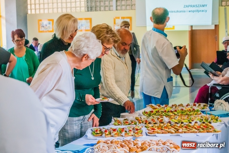 Zdjęcie w galerii na portalu naszraciborz.pl: DPS Złota Jesień zorganizował Dzień Otwarty wiadomości z regionu