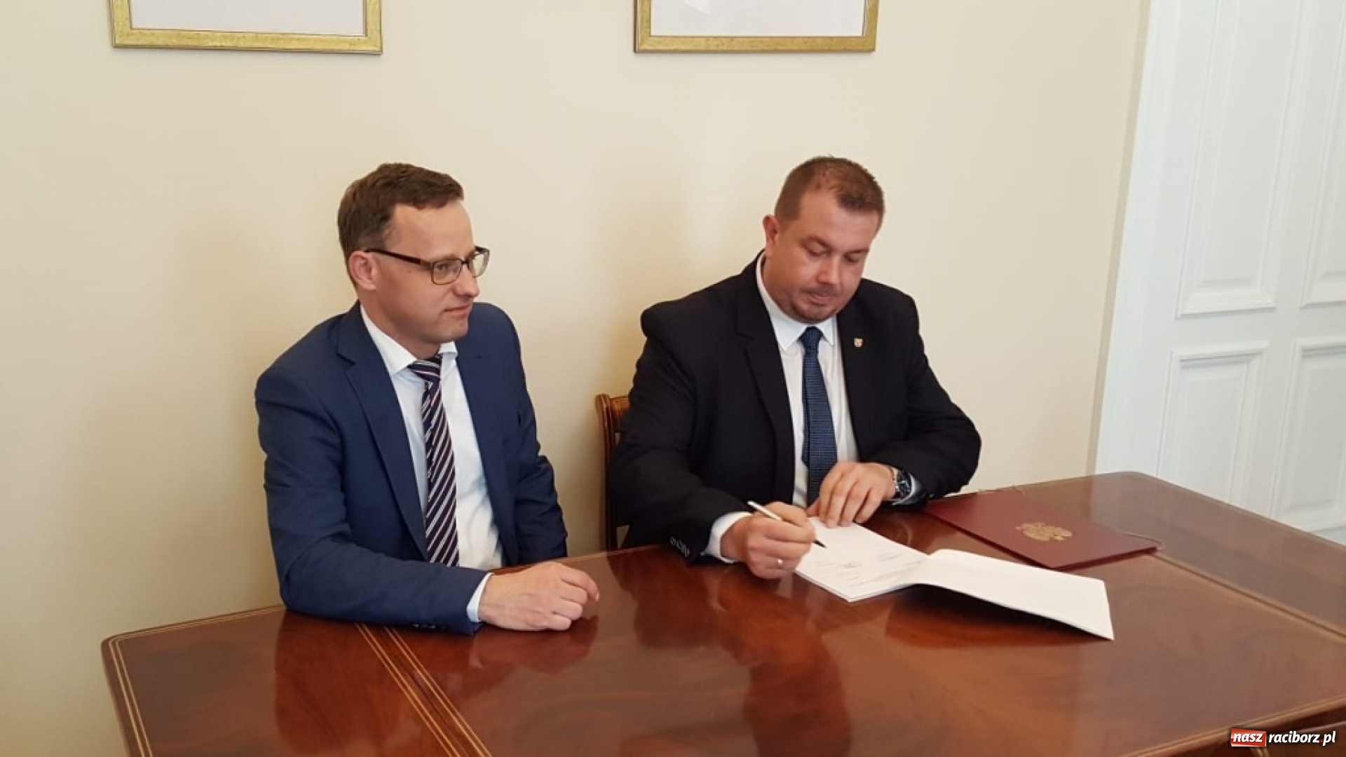 Zdjęcie w galerii na portalu naszraciborz.pl: Blisko pół miliona złotych na ambulans dla powiatu raciborskiego wiadomości z regionu