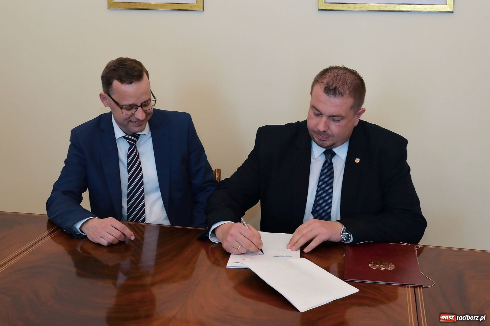 Zdjęcie w galerii na portalu naszraciborz.pl: Blisko pół miliona złotych na ambulans dla powiatu raciborskiego wiadomości z regionu