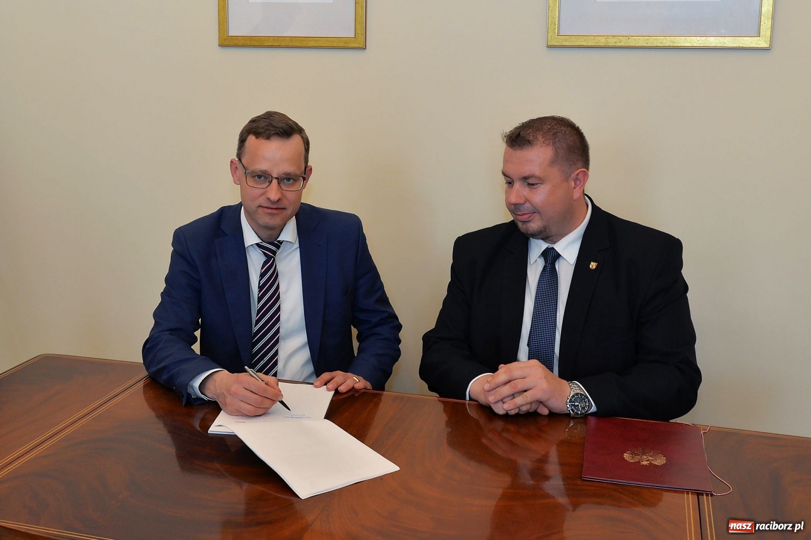 Zdjęcie w galerii na portalu naszraciborz.pl: Blisko pół miliona złotych na ambulans dla powiatu raciborskiego wiadomości z regionu