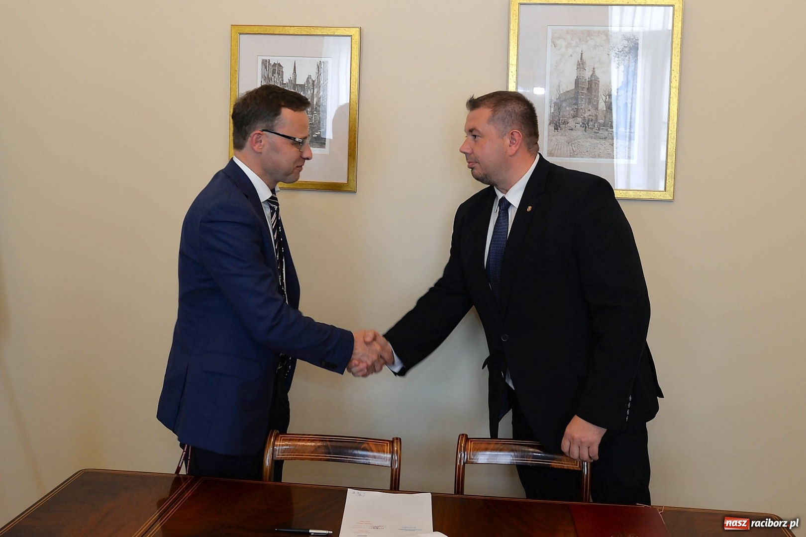 Zdjęcie w galerii na portalu naszraciborz.pl: Blisko pół miliona złotych na ambulans dla powiatu raciborskiego wiadomości z regionu