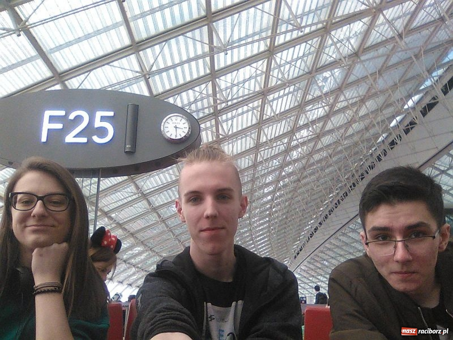 Zdjęcie w galerii na portalu naszraciborz.pl: Uczniowie Mechanika na praktykach zawodowych we Francji wiadomości z regionu