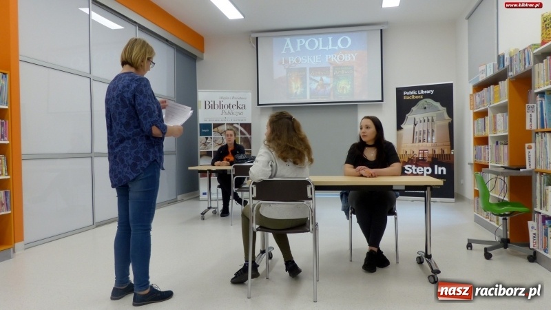 Zdjęcie w galerii na portalu naszraciborz.pl: Apollo i boskie próby. Konkurs wiedzy w bibliotece wiadomości z regionu