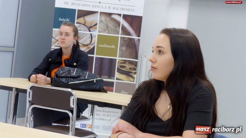 Zdjęcie w galerii na portalu naszraciborz.pl: Apollo i boskie próby. Konkurs wiedzy w bibliotece wiadomości z regionu