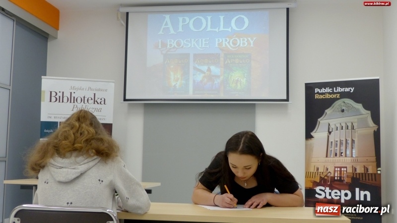 Zdjęcie w galerii na portalu naszraciborz.pl: Apollo i boskie próby. Konkurs wiedzy w bibliotece wiadomości z regionu