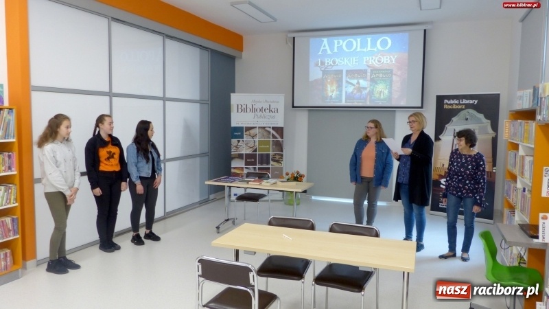 Zdjęcie w galerii na portalu naszraciborz.pl: Apollo i boskie próby. Konkurs wiedzy w bibliotece wiadomości z regionu
