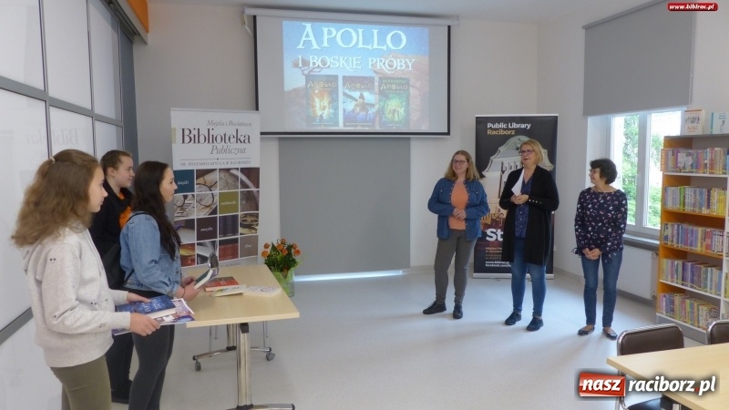 Zdjęcie w galerii na portalu naszraciborz.pl: Apollo i boskie próby. Konkurs wiedzy w bibliotece wiadomości z regionu