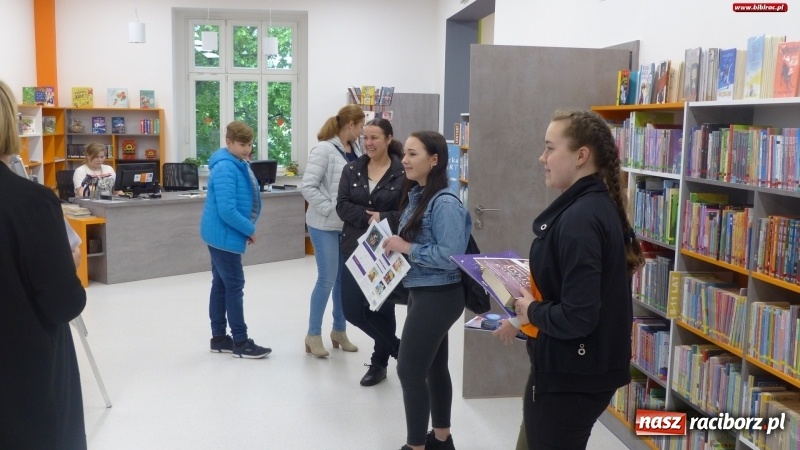 Zdjęcie w galerii na portalu naszraciborz.pl: Apollo i boskie próby. Konkurs wiedzy w bibliotece wiadomości z regionu