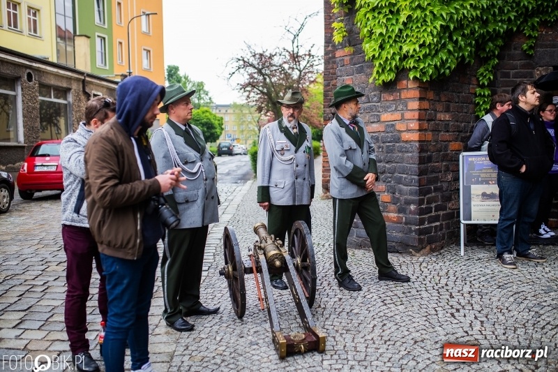 Zdjęcie w galerii na portalu naszraciborz.pl: Noc w raciborskim Muzeum ze starą fotografią wiadomości z regionu