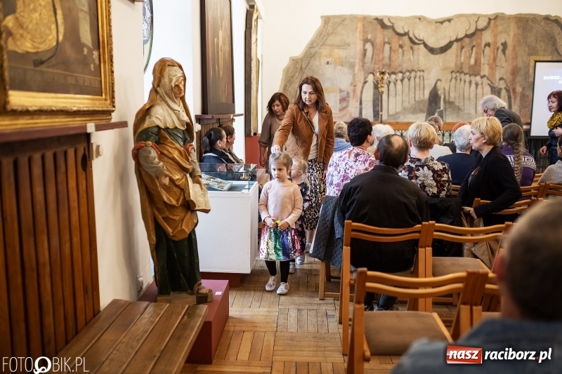 Zdjęcie w galerii na portalu naszraciborz.pl: Noc w raciborskim Muzeum ze starą fotografią wiadomości z regionu