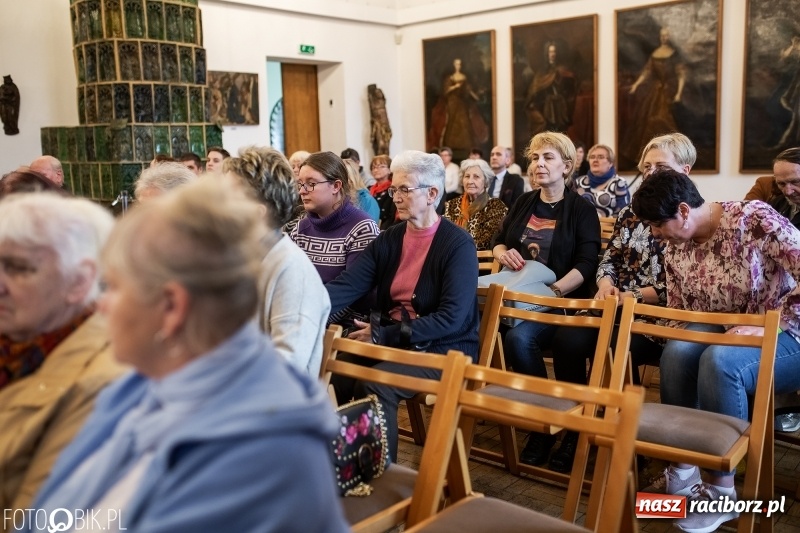 Zdjęcie w galerii na portalu naszraciborz.pl: Noc w raciborskim Muzeum ze starą fotografią wiadomości z regionu