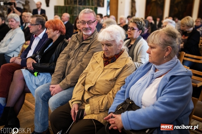 Zdjęcie w galerii na portalu naszraciborz.pl: Noc w raciborskim Muzeum ze starą fotografią wiadomości z regionu