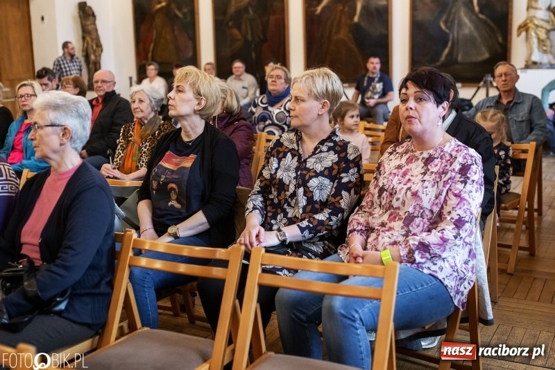 Zdjęcie w galerii na portalu naszraciborz.pl: Noc w raciborskim Muzeum ze starą fotografią wiadomości z regionu