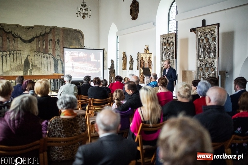 Zdjęcie w galerii na portalu naszraciborz.pl: Noc w raciborskim Muzeum ze starą fotografią wiadomości z regionu