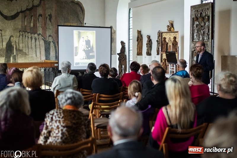 Zdjęcie w galerii na portalu naszraciborz.pl: Noc w raciborskim Muzeum ze starą fotografią wiadomości z regionu