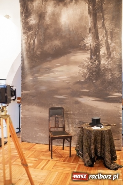 Zdjęcie w galerii na portalu naszraciborz.pl: Noc w raciborskim Muzeum ze starą fotografią wiadomości z regionu