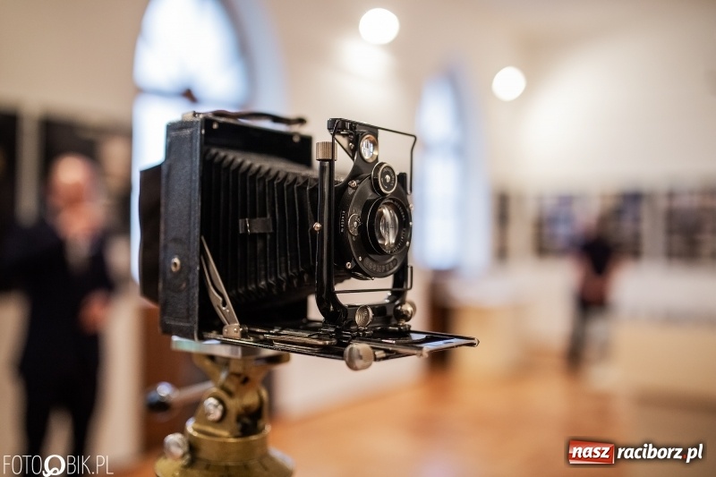 Zdjęcie w galerii na portalu naszraciborz.pl: Noc w raciborskim Muzeum ze starą fotografią wiadomości z regionu