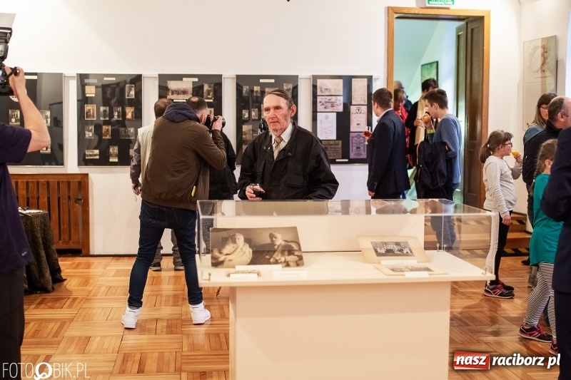 Zdjęcie w galerii na portalu naszraciborz.pl: Noc w raciborskim Muzeum ze starą fotografią wiadomości z regionu