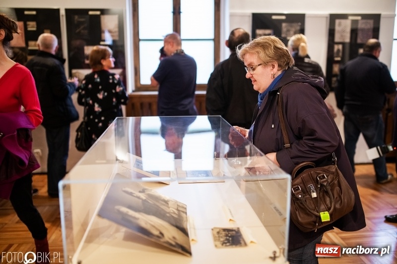 Zdjęcie w galerii na portalu naszraciborz.pl: Noc w raciborskim Muzeum ze starą fotografią wiadomości z regionu