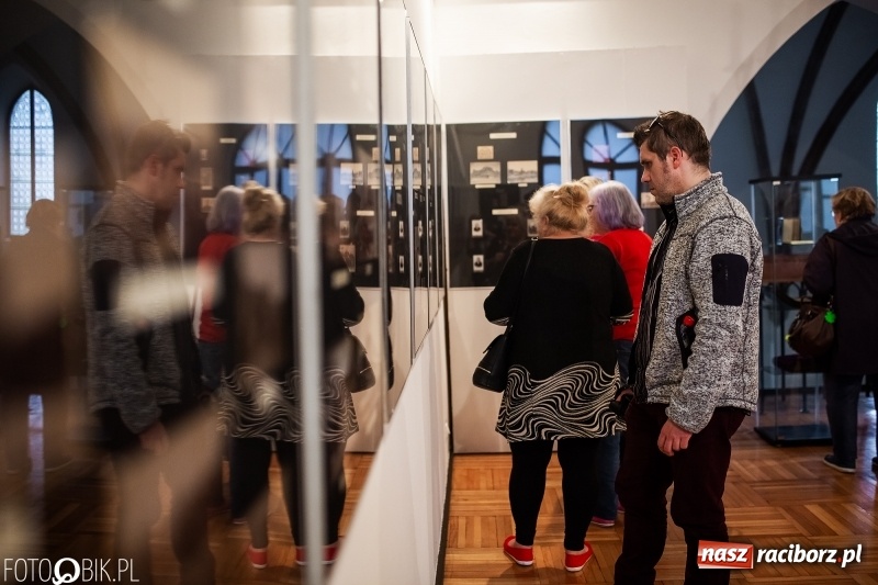Zdjęcie w galerii na portalu naszraciborz.pl: Noc w raciborskim Muzeum ze starą fotografią wiadomości z regionu