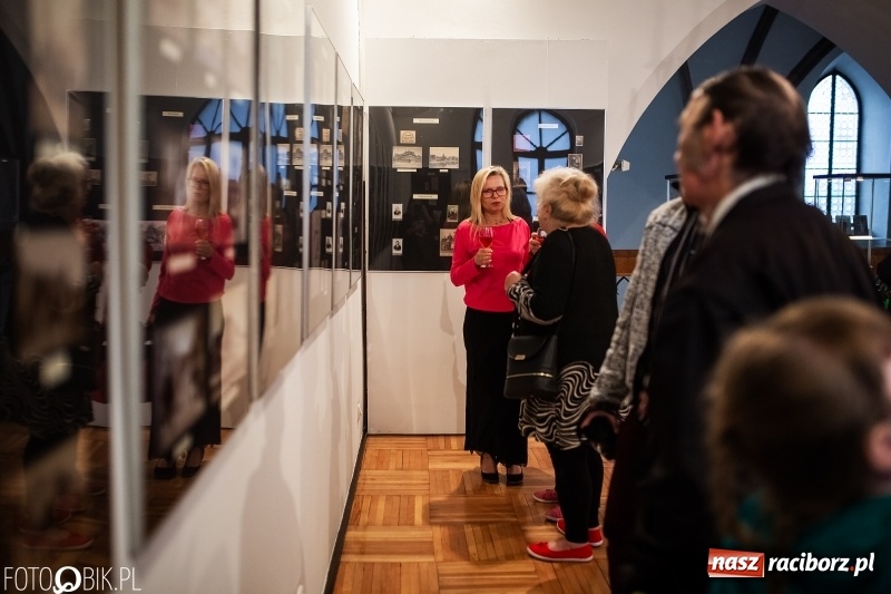 Zdjęcie w galerii na portalu naszraciborz.pl: Noc w raciborskim Muzeum ze starą fotografią wiadomości z regionu